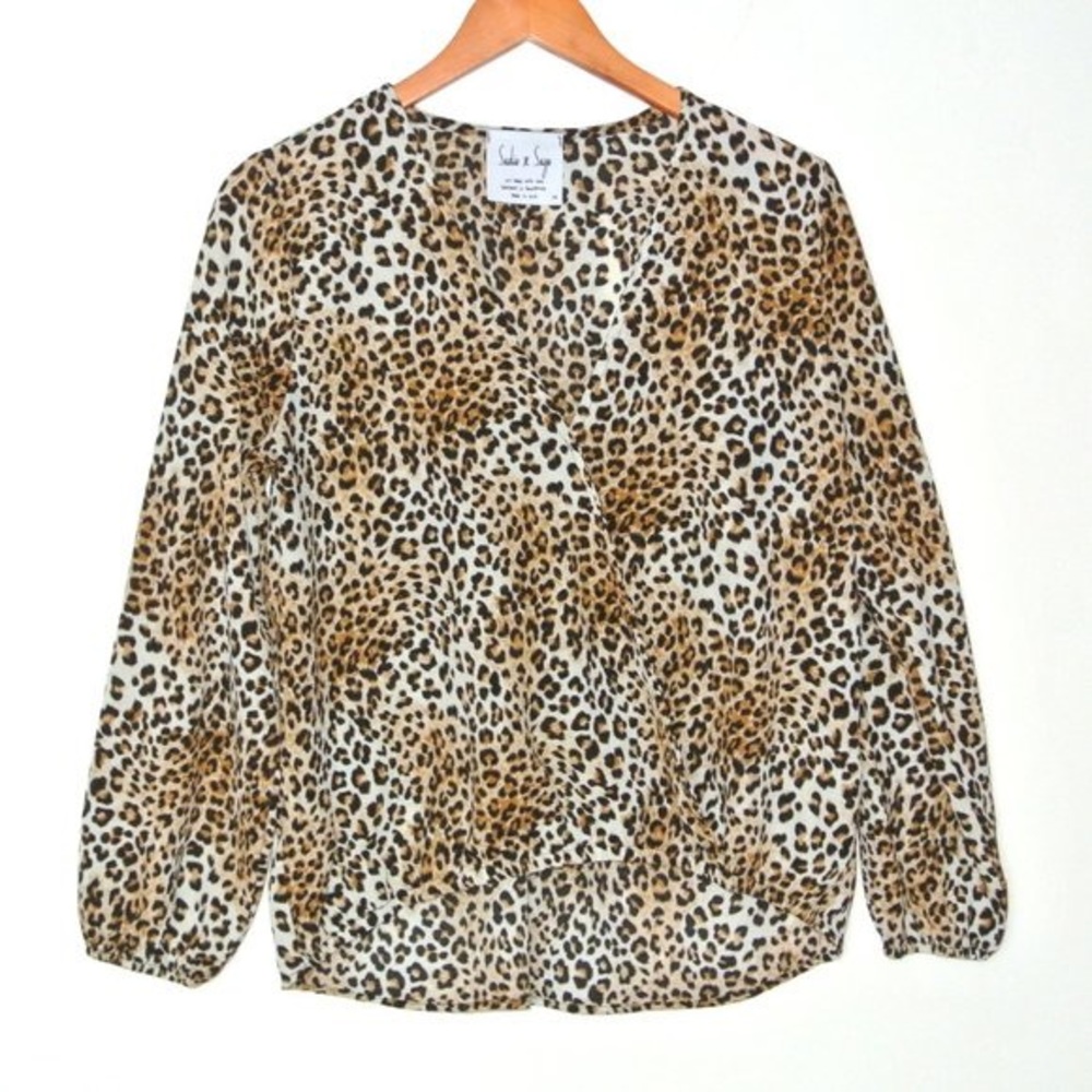 Sadie & Sage Cheetah V Neck Top